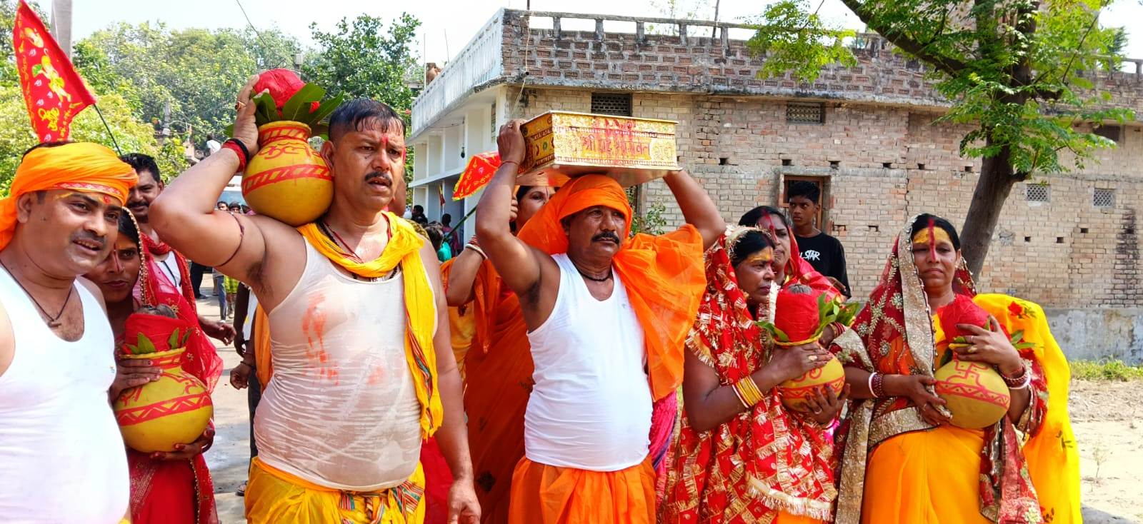 वीरपुर और भवानंदपुर में गूंजी भागवत कथा की अमृत वर्षा, भक्ति रस में सराबोर हुए श्रद्धालु, निकाली गई शोभायात्रा 6