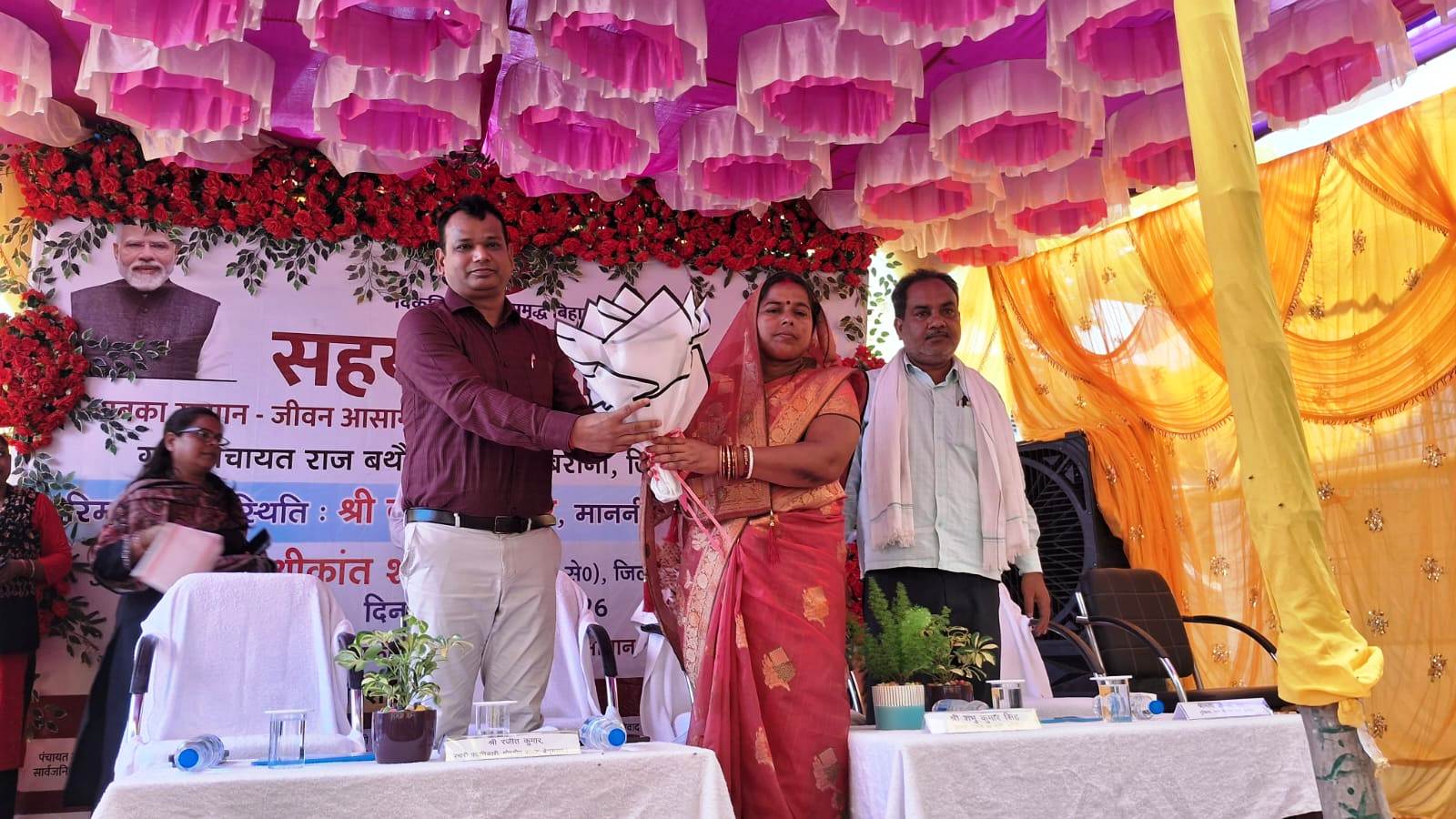 सहयोग से समाधान: बरौनी और बीहट में शिविर लगाकर दूर की गईं जनसमस्याएं, सैकड़ों आवेदनों का हुआ ऑन द स्पॉट निष्पादन 2
