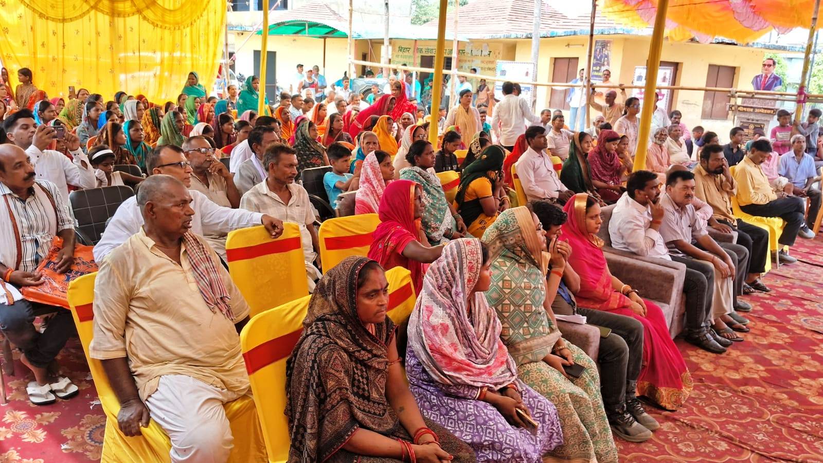 सहयोग से समाधान: बरौनी और बीहट में शिविर लगाकर दूर की गईं जनसमस्याएं, सैकड़ों आवेदनों का हुआ ऑन द स्पॉट निष्पादन 3