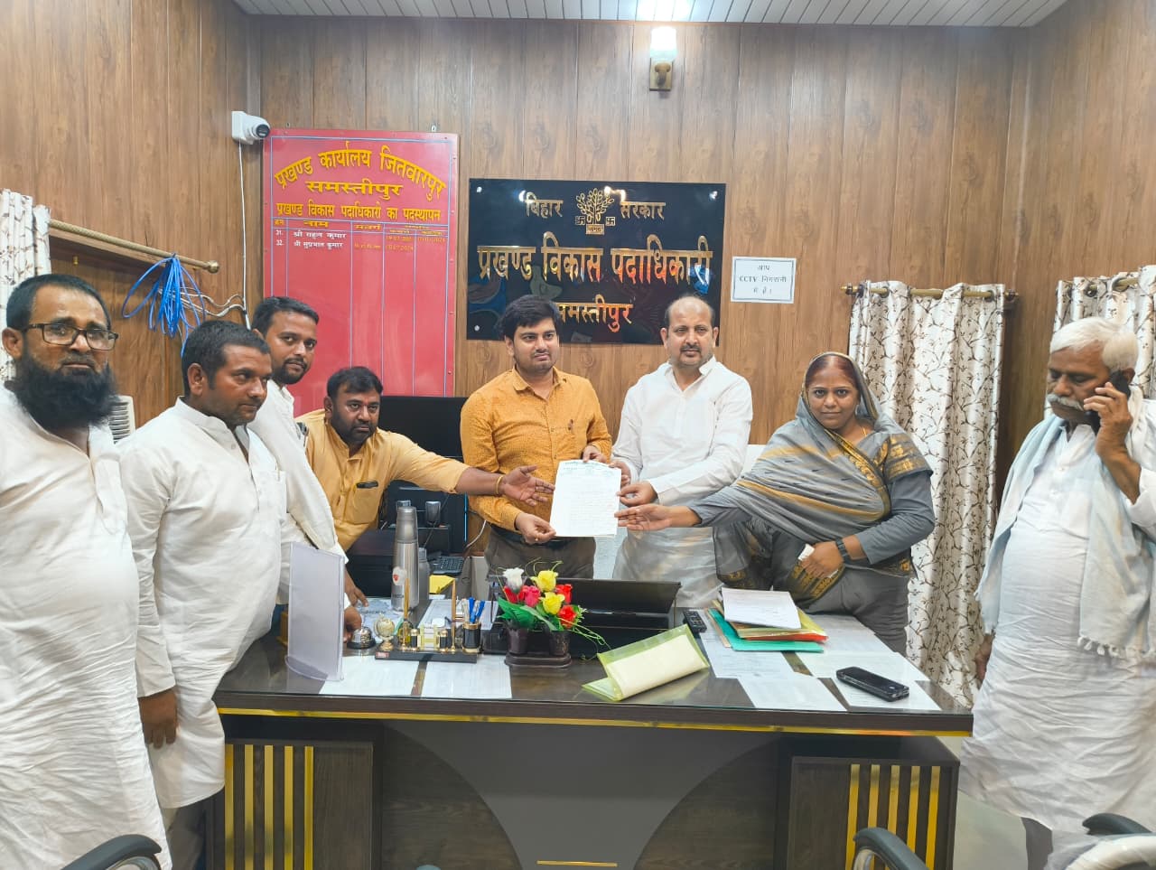 समस्तीपुर में राजद का हल्ला बोल: महंगाई, भ्रष्टाचार और ध्वस्त कानून-व्यवस्था के खिलाफ ब्लॉक मुख्यालय पर जोरदार धरना 3