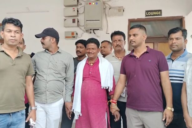 समस्तीपुर में निगरानी का बड़ा एक्शन: दलसिंहसराय के मुखिया 1.20 लाख रुपये घूस लेते रंगे हाथ गिरफ्तार, पंचायत सचिव फरार 1
