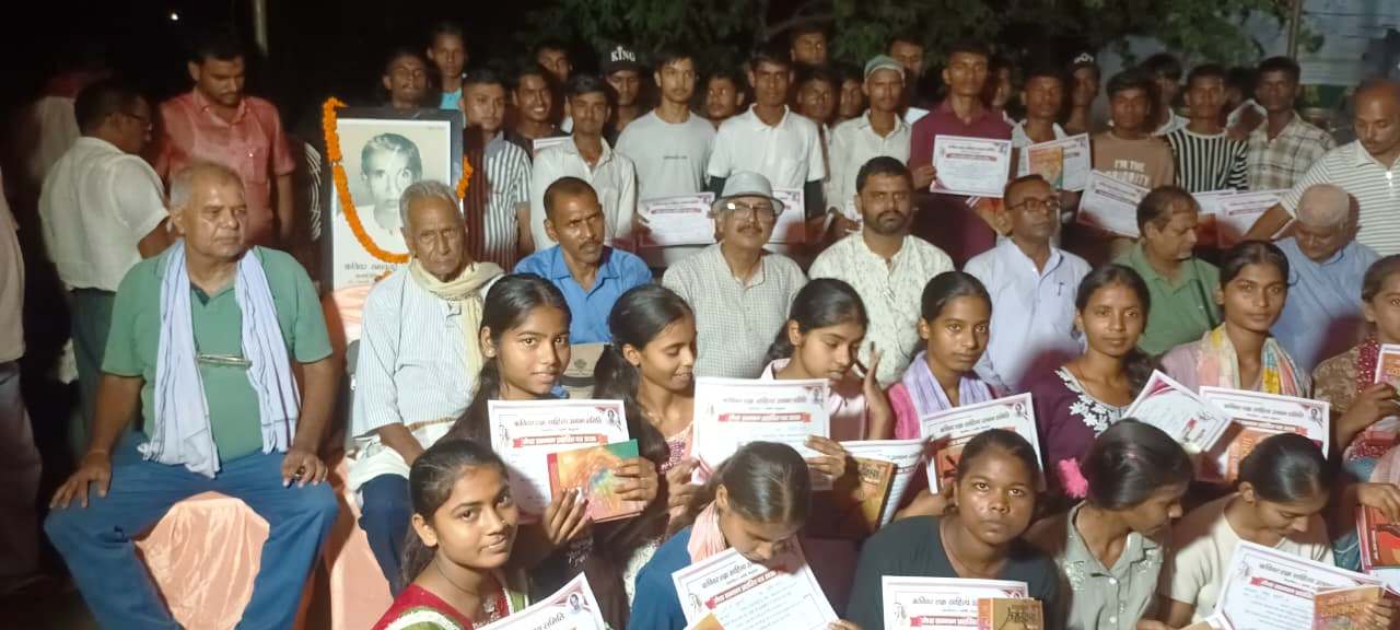 कविवर शक्र की 39वीं पुण्यतिथि पर सिमरिया में विचार गोष्ठी, नई पीढ़ी को शक्र के सत्ता विरोधी साहस से प्रेरणा लेने की जरूरत 3