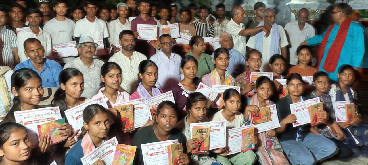 कविवर शक्र की 39वीं पुण्यतिथि पर सिमरिया में विचार गोष्ठी, नई पीढ़ी को शक्र के सत्ता विरोधी साहस से प्रेरणा लेने की जरूरत 4