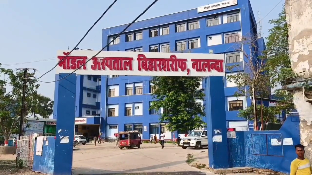 9 सीट की मैजिक बनी 'मिनी ट्रेन', 50 यात्री लेकर पहुंची अस्पताल,मैजिक में मैजिक, 9 की जगह 50 सवार, देखकर लोग भी रह जाए हैरान, छत पर 25, अंदर 25,नालंदा में दौड़ी 'सुपरफास्ट मैजिक एक्सप्रेस' 2