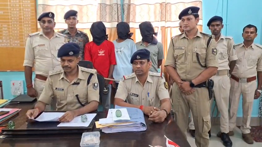 नालंदा: सूरजपुर चोरीकांड का खुलासा, तीन आरोपी गिरफ्तार, पंद्रह हजार नकदी बरामद,रेकी कर पांच घरों में की थी चोरी 4