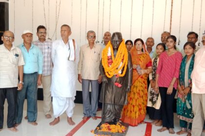 RCS कॉलेज बीहट में मनाई गई पूर्व मंत्री बाबू रामचरित्र सिंह की 60वीं पुण्यतिथि, प्रतिमा पर अर्पित किए श्रद्धासुमन 2