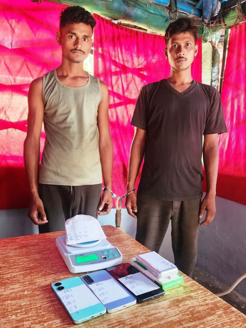 बेगूसराय के तेयाय ओपी पुलिस की कार्रवाई, 19.81 ग्राम स्मैक और इलेक्ट्रॉनिक तराजू के साथ दो तस्कर गिरफ्तार 1