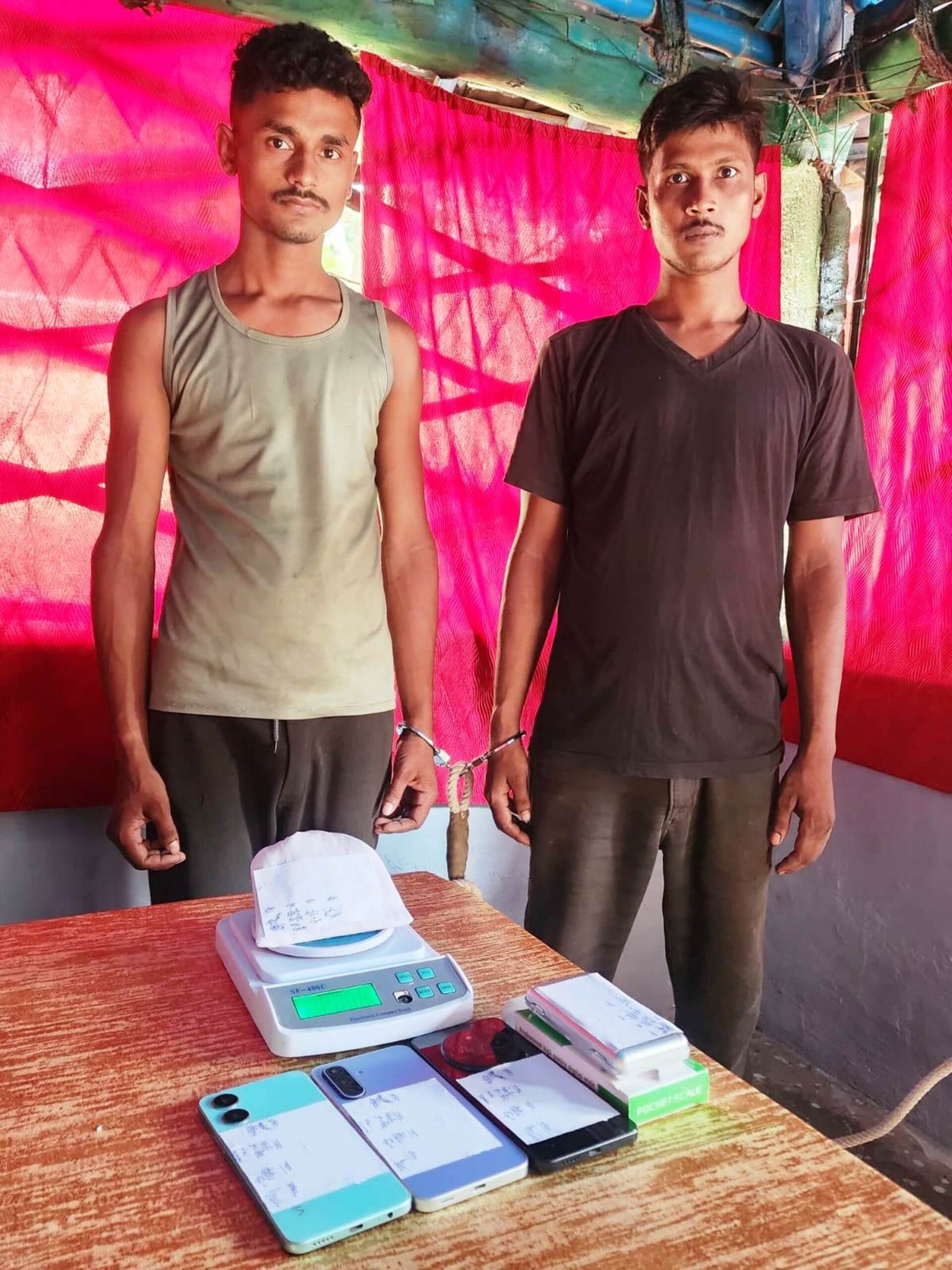 बेगूसराय के तेयाय ओपी पुलिस की कार्रवाई, 19.81 ग्राम स्मैक और इलेक्ट्रॉनिक तराजू के साथ दो तस्कर गिरफ्तार 5