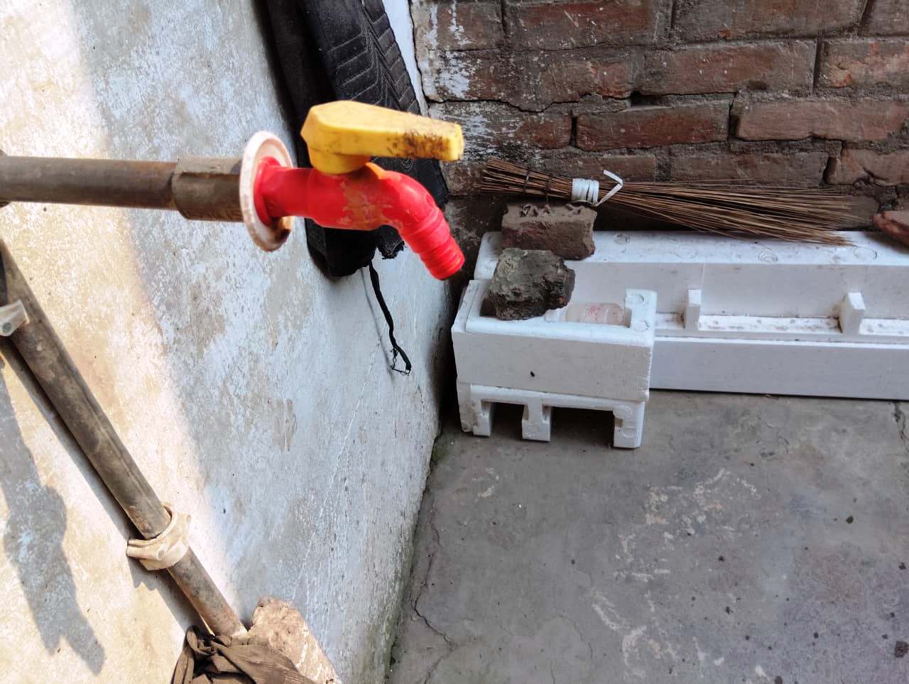 एक सप्ताह से बंद है नल-जल योजना की आपूर्ति, ग्रामीणों ने शीघ्र जलापूर्ति बहाल करने की उठाई मांग 2