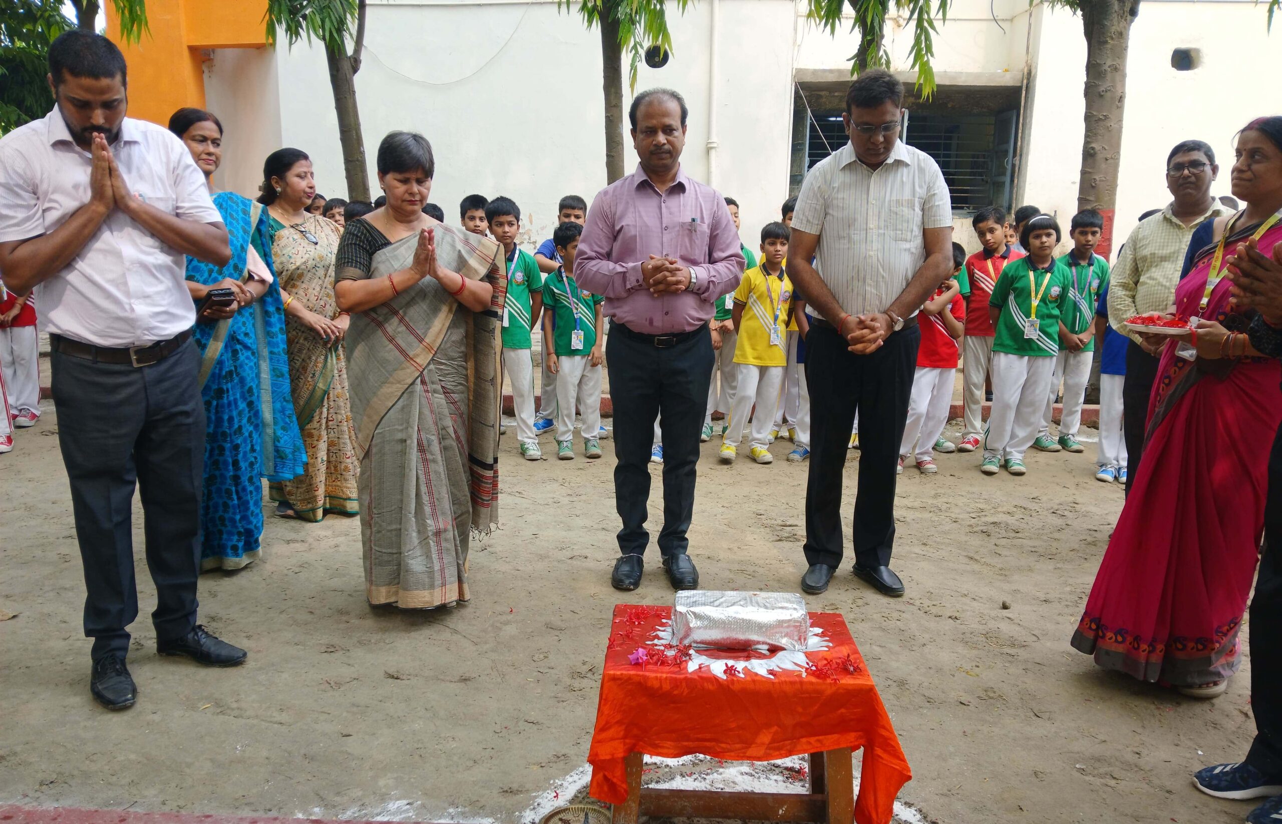 विद्यालय में आधुनिक एवं सुरक्षित झूलों की स्थापना से बच्चों को सीखने के साथ-साथ आनंददायक वातावरण भी प्राप्त होगा - नितिन सक्सैना 2