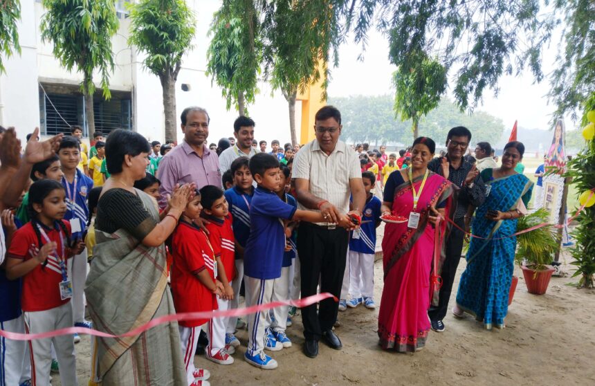विद्यालय में आधुनिक एवं सुरक्षित झूलों की स्थापना से बच्चों को सीखने के साथ-साथ आनंददायक वातावरण भी प्राप्त होगा - नितिन सक्सैना 1