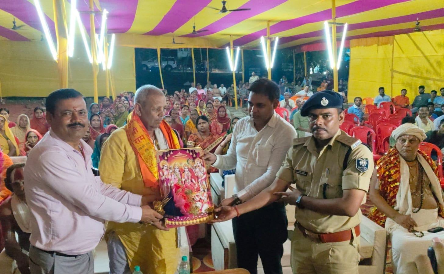तेघड़ा में नौ दिवसीय श्रीराम कथा एवं प्राण-प्रतिष्ठा महोत्सव का भव्य शुभारंभ; भक्ति के रंग में रंगे श्रद्धालु 3