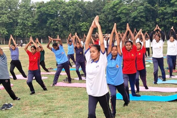 अयोध्या प्रसाद सिंह स्मारक महाविद्यालय बरौनी में हर्षोल्लास के साथ मनाया गया अंतर्राष्ट्रीय योग दिवस 9