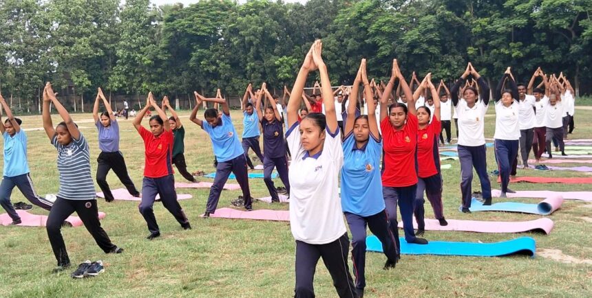 अयोध्या प्रसाद सिंह स्मारक महाविद्यालय बरौनी में हर्षोल्लास के साथ मनाया गया अंतर्राष्ट्रीय योग दिवस 1
