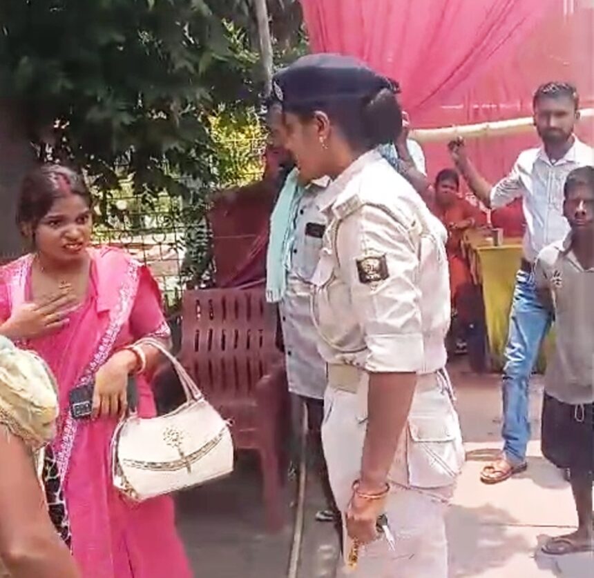 समस्तीपुर: वाहन चेकिंग के दौरान हंगामा, पुलिस पर मारपीट का आरोप; गर्भवती महिला के बेहोश होने से मचा हड़कंप 1