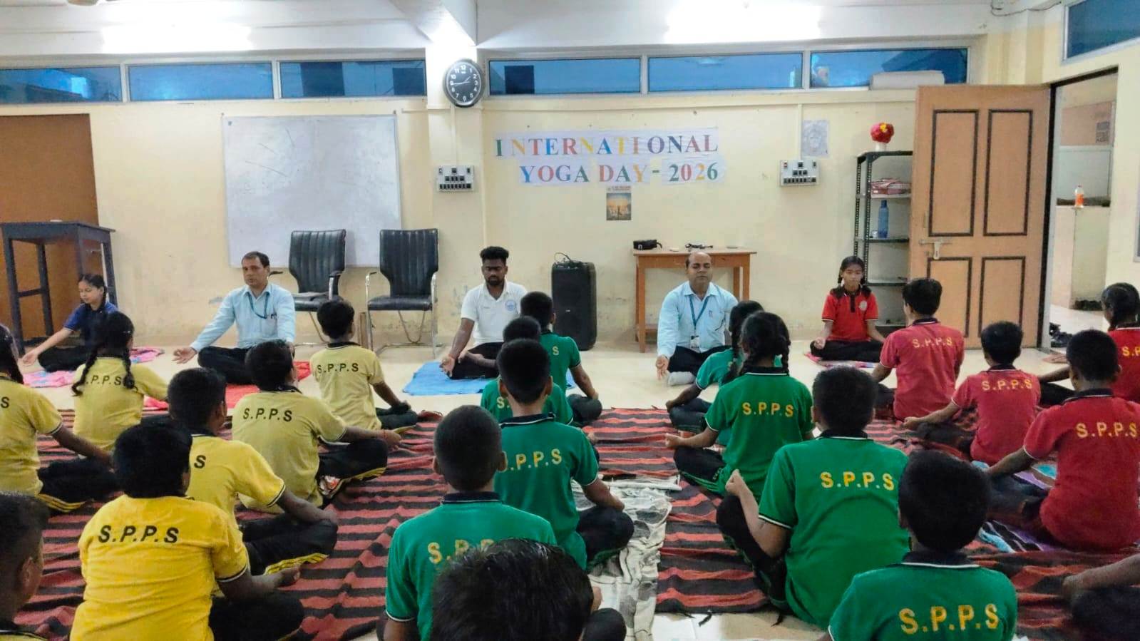 तेघड़ा संत पॉल पब्लिक स्कूल में भव्यता के साथ मनाया गया विश्व योग दिवस, बच्चों ने दिखाया उत्साह 4