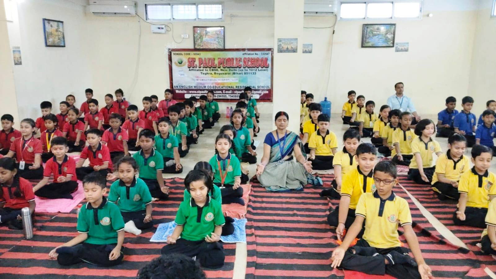 तेघड़ा संत पॉल पब्लिक स्कूल में भव्यता के साथ मनाया गया विश्व योग दिवस, बच्चों ने दिखाया उत्साह 4