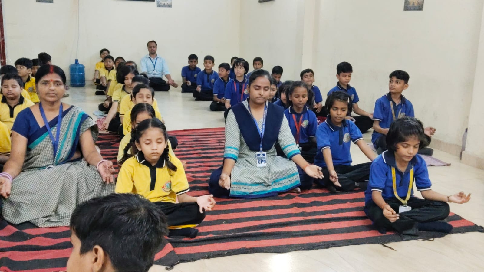 तेघड़ा संत पॉल पब्लिक स्कूल में भव्यता के साथ मनाया गया विश्व योग दिवस, बच्चों ने दिखाया उत्साह 3
