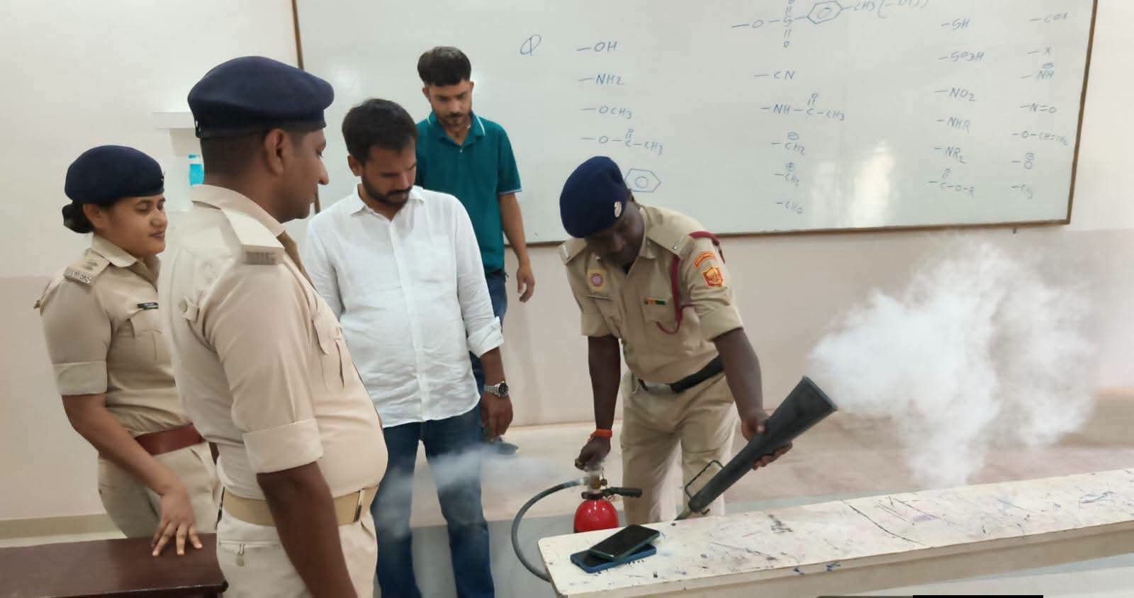 समस्तीपुर: अस्पतालों और कोचिंग संस्थानों में अग्निशमन विभाग की ताबड़तोड़ छापेमारी, फायर सेफ्टी मानकों की ली जा रही जांच 2