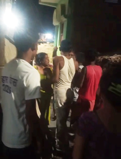 बेगूसराय में जमीन विवाद में चाचा ने भतीजी पर किया चाकू से हमला, आधा दर्जन लोग घायल 2