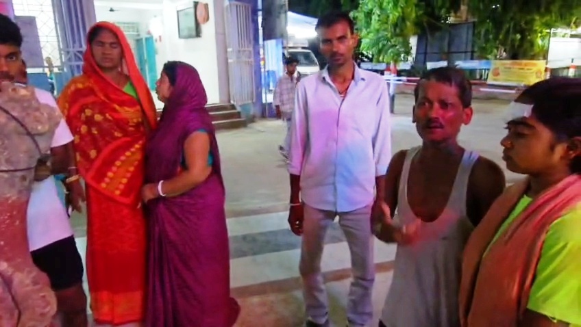बेगूसराय में जमीन विवाद में चाचा ने भतीजी पर किया चाकू से हमला, आधा दर्जन लोग घायल 1