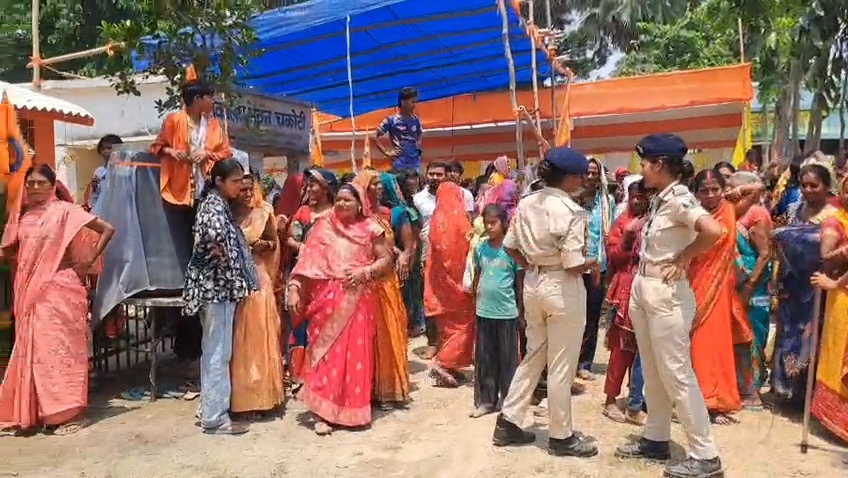 समस्तीपुर: विष्णु यज्ञ में शामिल हुए सीएम सम्राट चौधरी, 24 अवतारों की मूर्तियों की प्राण प्रतिष्ठा में की पूजा-अर्चना 3