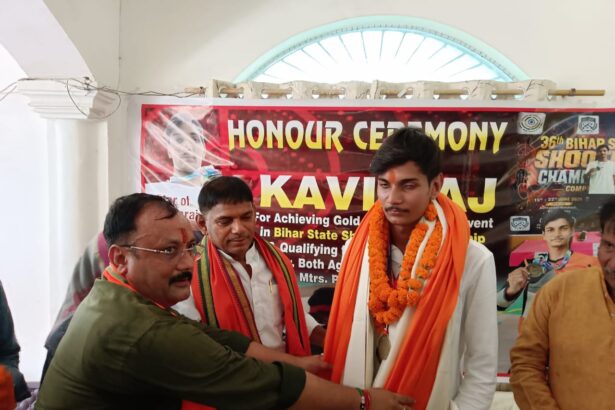बिहार शूटिंग चैंपियनशिप में स्वर्ण जीतने पर कवि राज का भव्य सम्मान 9