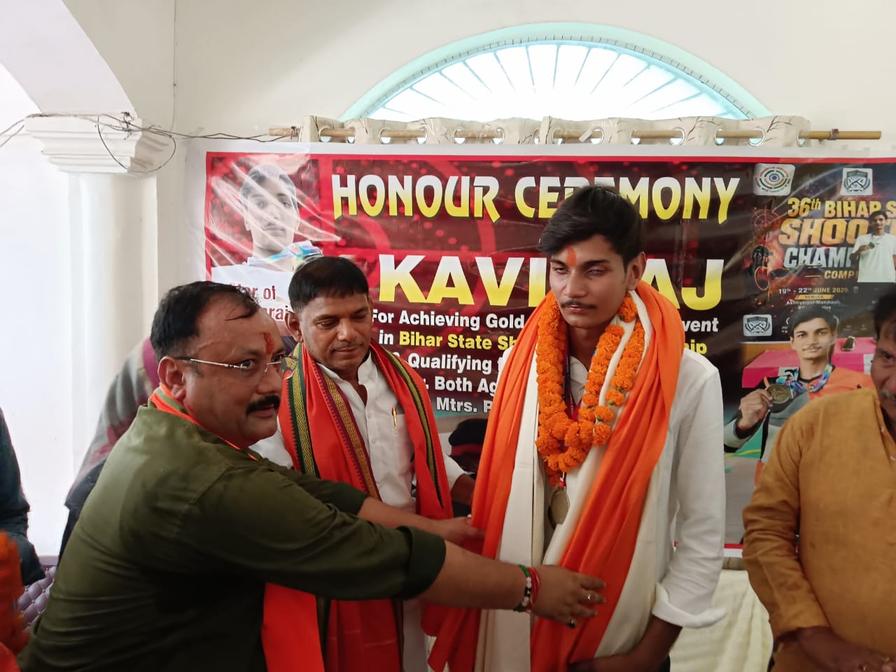 बिहार शूटिंग चैंपियनशिप में स्वर्ण जीतने पर कवि राज का भव्य सम्मान 3