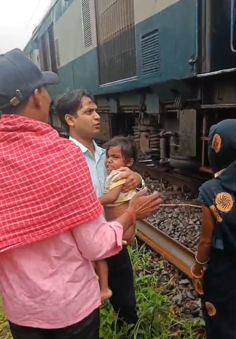 समस्तीपुर:सतर्कता और संवेदनशीलता की मिसाल,समस्तीपुर मंडल के लोको पायलटों ने सूझबूझ से बचाईं कई जिंदगियां,ड्यूटी के साथ मानवीय चेहरा 2