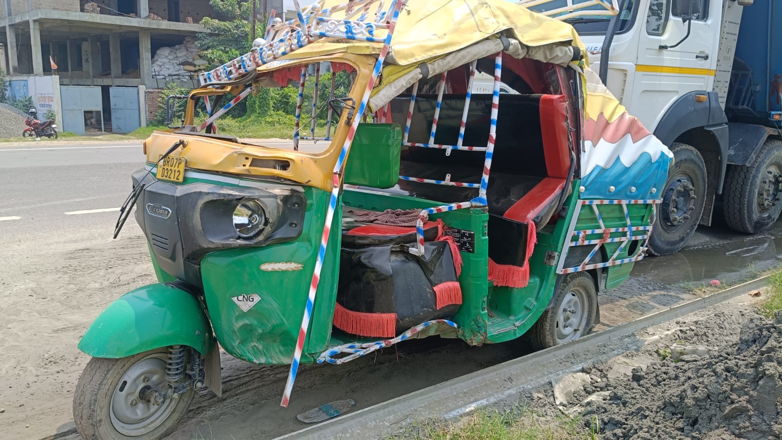 गंगा स्नान करने जा रहे एक ही परिवार के दर्जन भर लोग घायल, अस्पताल में चल रहा इलाज 2