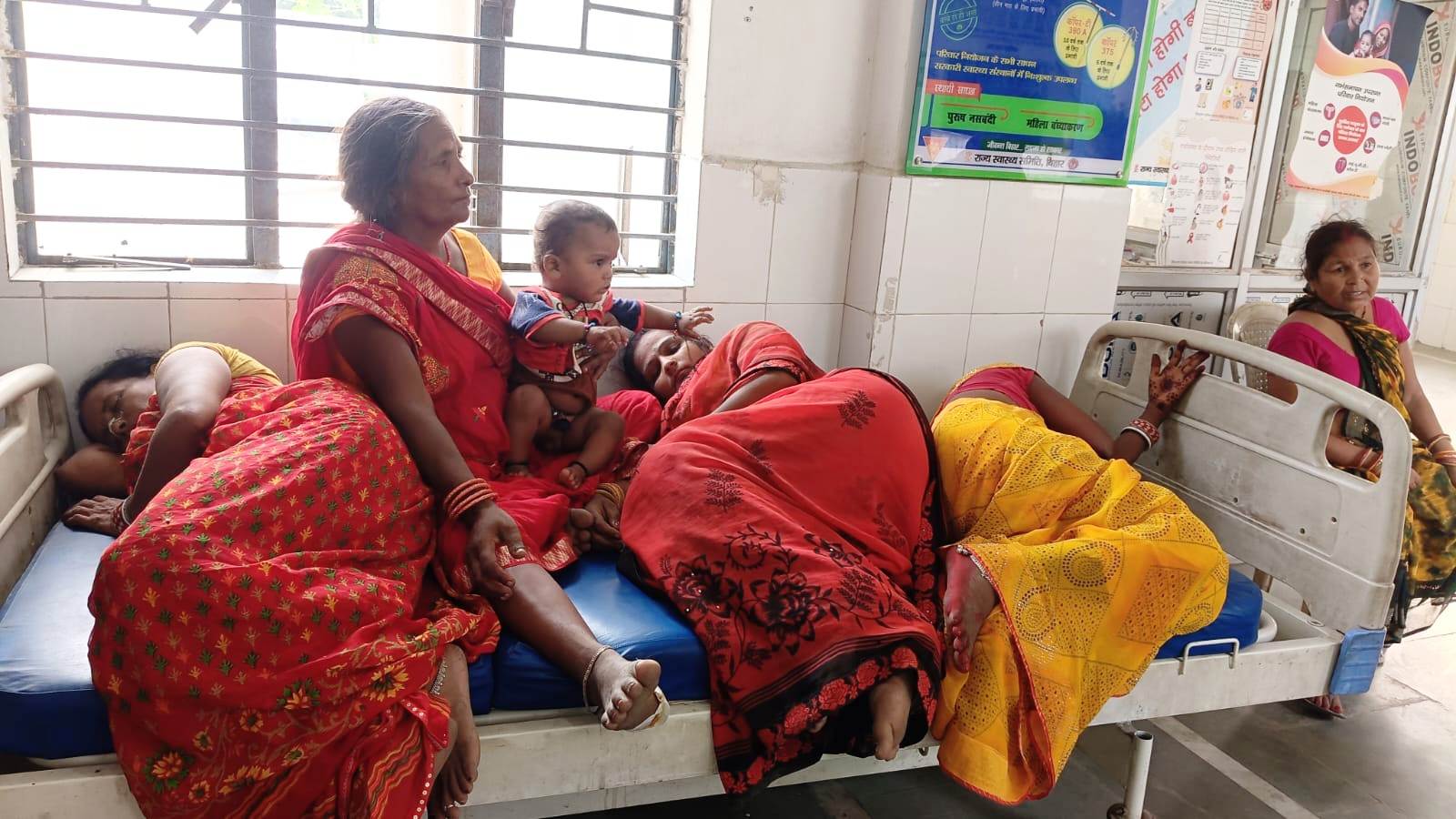 गंगा स्नान करने जा रहे एक ही परिवार के दर्जन भर लोग घायल, अस्पताल में चल रहा इलाज 4