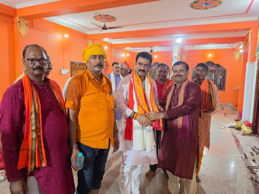 श्री राम जानकी राधा कृष्ण मंदिर, दीनदयालपुर एनएच-28 चौक तेघरा में नौ दिवसीय प्राण-प्रतिष्ठा एवं श्रीराम कथा महोत्सव का भव्य समापन 1