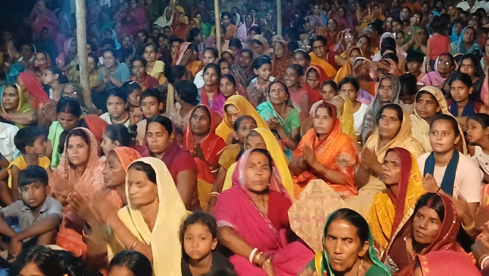 वीरपुर के पर्रा काली मंदिर प्रांगण में सात दिवसीय भागवत कथा का समापन, महाप्रसाद वितरण के साथ गूंजे जयकारे 2