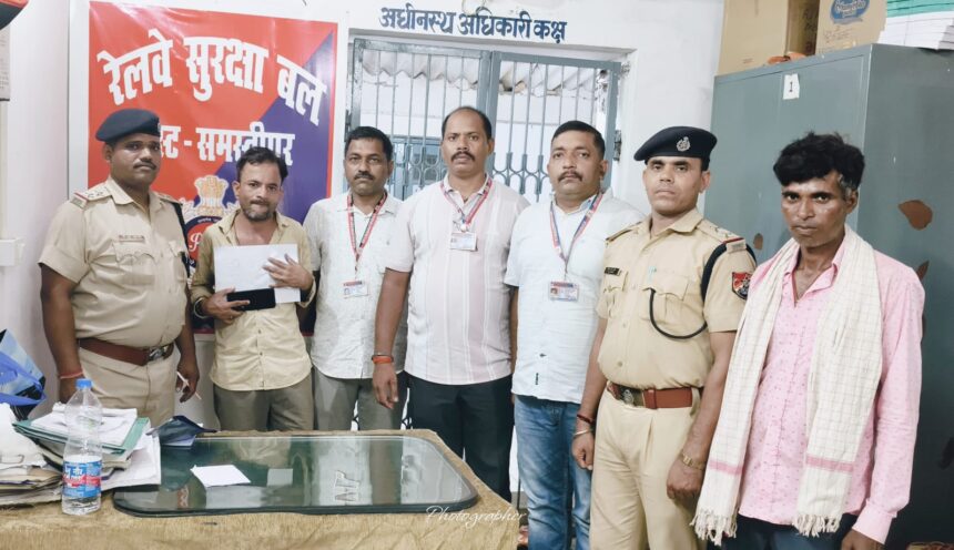 समस्तीपुर जंक्शन पर आरपीएफ की बड़ी कार्रवाई: मोबाइल चोरी करते रंगे हाथ पकड़ा गया शातिर, आरोपी गिरफ्तार 1