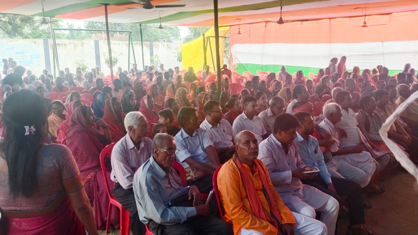 आमजन की समस्याओं को गंभीरता से लें स्थानीय जनप्रतिनिधि एवं अधिकारी शिथिलता बर्दास्त नहीं किया जाएगा - रंजीत कुमार 4