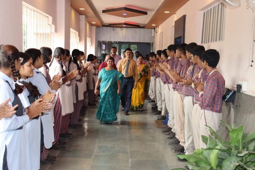 डीएवी पब्लिक स्कूल एनएच-28, बरौनी में नए प्राचार्य चिन्मय घोष ने संभाला पदभार  1