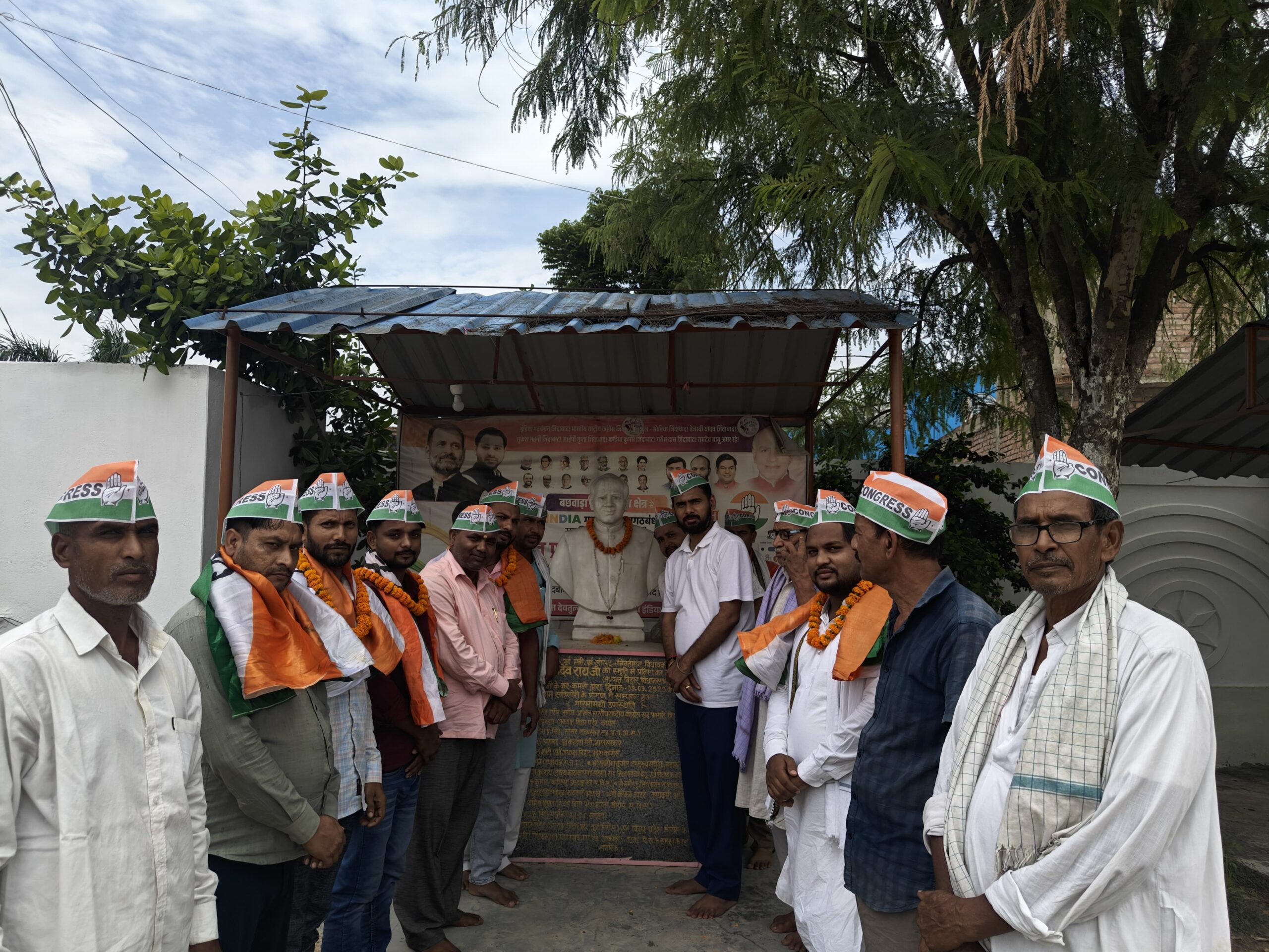 भगवानपुर में कांग्रेस को मिली बड़ी मजबूती, एआईएमआईएम के यूथ प्रखंड अध्यक्ष सहित दर्जनों लोगों ने थामा कांग्रेस का दामन 4