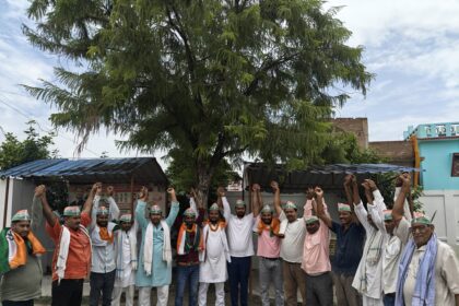 भगवानपुर में कांग्रेस को मिली बड़ी मजबूती, एआईएमआईएम के यूथ प्रखंड अध्यक्ष सहित दर्जनों लोगों ने थामा कांग्रेस का दामन 27