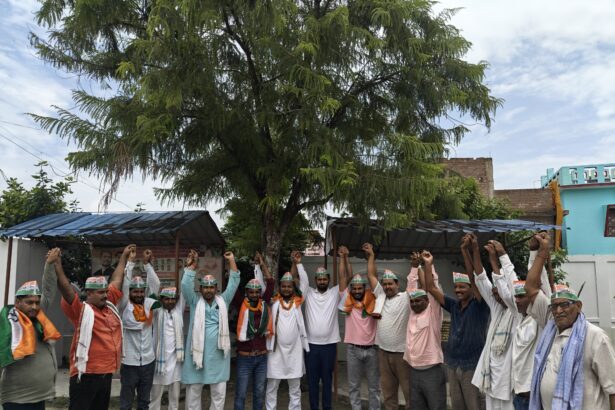 भगवानपुर में कांग्रेस को मिली बड़ी मजबूती, एआईएमआईएम के यूथ प्रखंड अध्यक्ष सहित दर्जनों लोगों ने थामा कांग्रेस का दामन 3