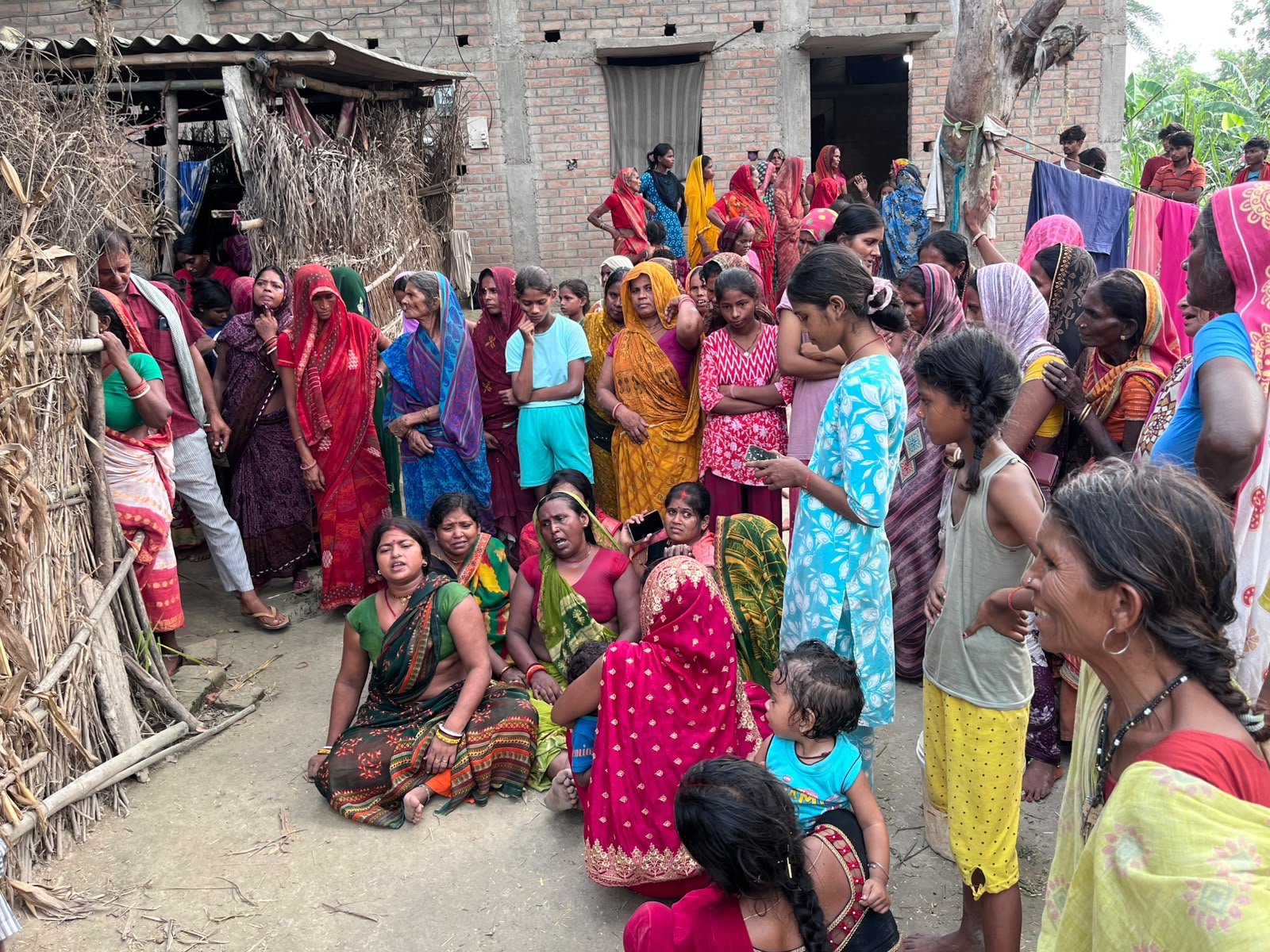 बेगूसराय में विवाहिता का शव घर में फंदे से लटका मिला, दो मासूम बच्चों को छोड़ गई नीलम 5