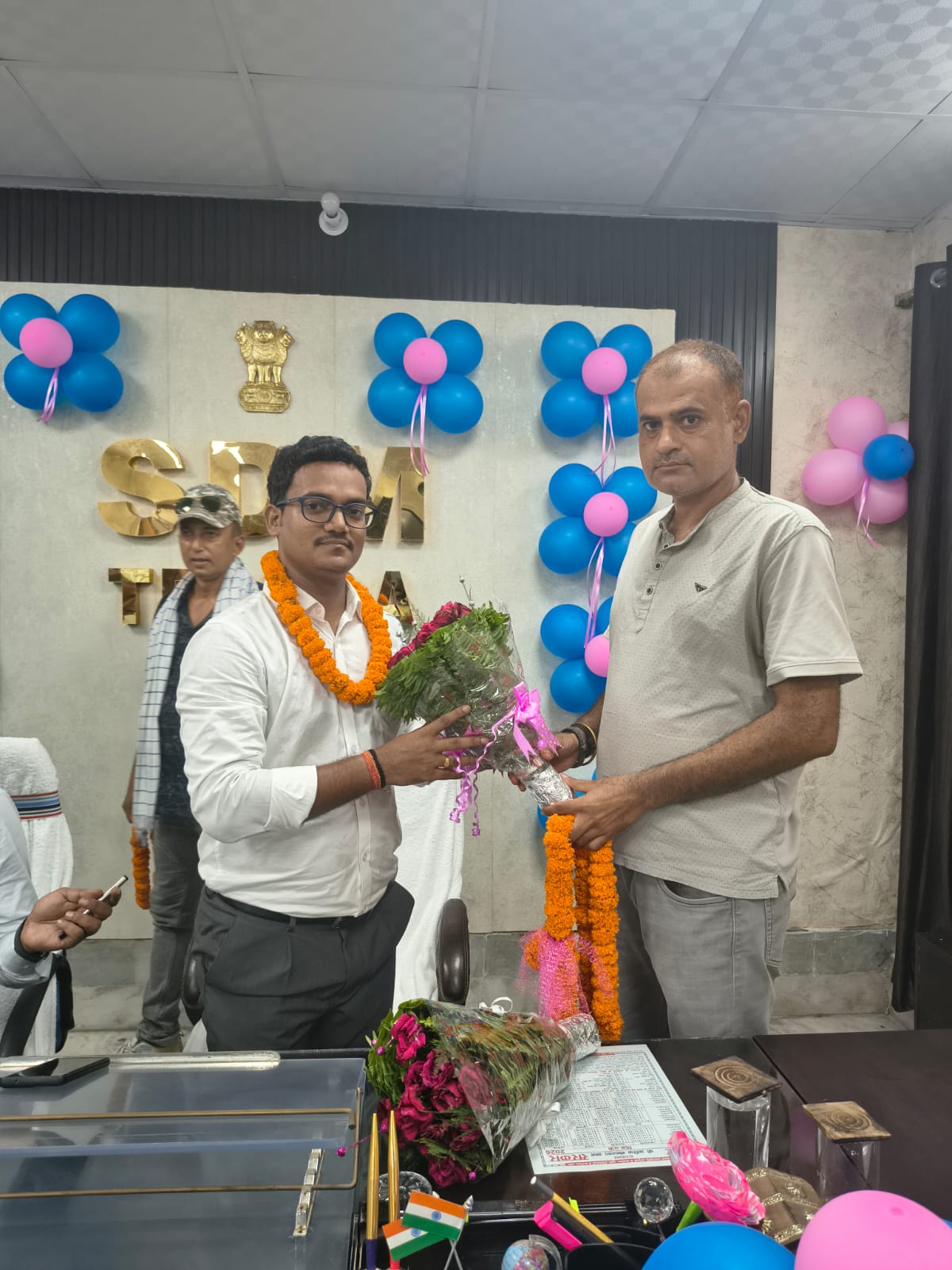 भावुक माहौल में तेघड़ा ने दी अपने लोकप्रिय एसडीओ राकेश कुमार को विदाई, नम हुईं आंखें 3