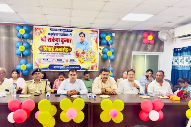 भावुक माहौल में तेघड़ा ने दी अपने लोकप्रिय एसडीओ राकेश कुमार को विदाई, नम हुईं आंखें 1