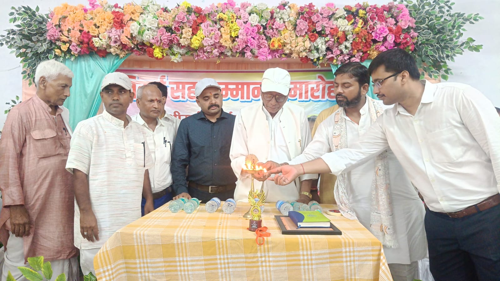 बछवाड़ा बीईओ निर्मला कुमारी को भावभीनी विदाई, नए प्रखंड शिक्षा पदाधिकारी संजीव कुमार यादव का भव्य स्वागत 3