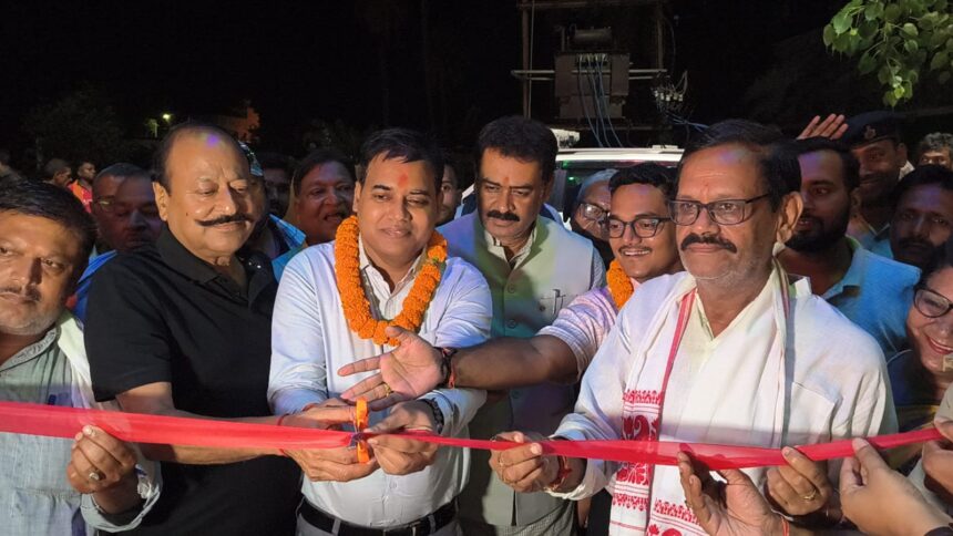 तेघरा गौशाला में हुआ विदाई सह सम्मान समारोह: एसडीओ राकेश कुमार को दी गई विदाई, मुख्य द्वार का भव्य उद्घाटन 1