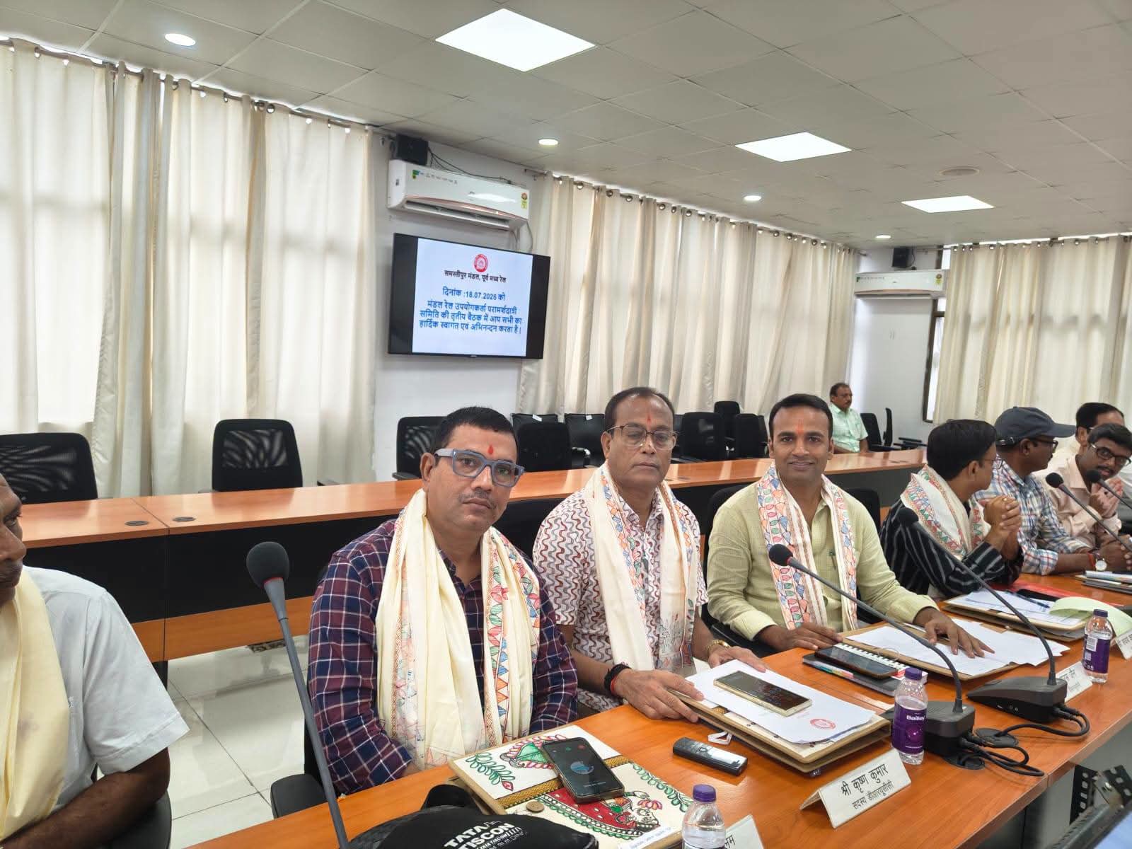 समस्तीपुर रेल मंडल की बैठक: जानकी एक्सप्रेस में जल्द जुड़ेगा 3AC कोच, जहांगीर आलम के सुझावों पर प्रशासन की सहमति 3
