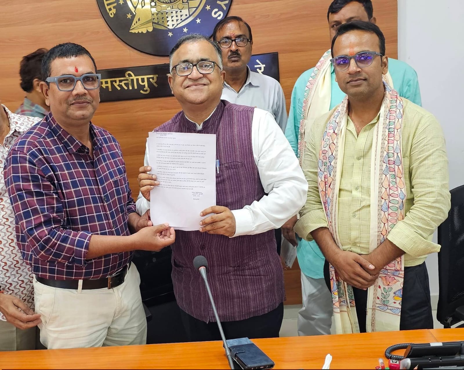 समस्तीपुर रेल मंडल की बैठक: जानकी एक्सप्रेस में जल्द जुड़ेगा 3AC कोच, जहांगीर आलम के सुझावों पर प्रशासन की सहमति 2