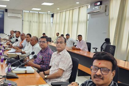 समस्तीपुर रेल मंडल की बैठक: जानकी एक्सप्रेस में जल्द जुड़ेगा 3AC कोच, जहांगीर आलम के सुझावों पर प्रशासन की सहमति 21