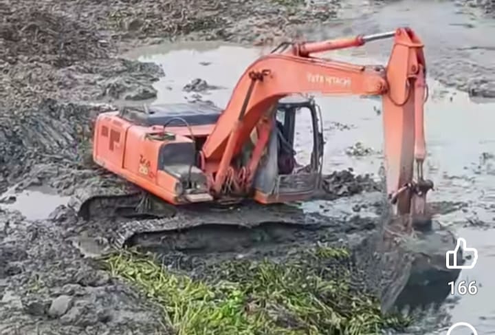 बलान नदी की उड़ाही से प्रखंड वासीयों में हर्ष,भूजल स्तर में होगी वृद्धि 3