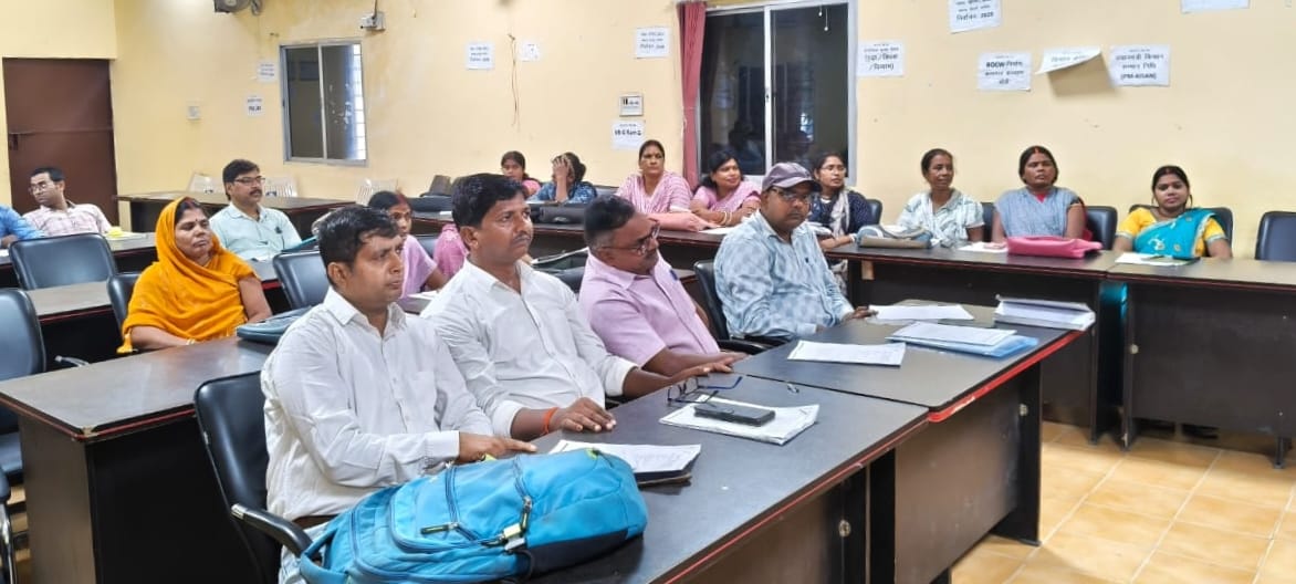 बरौनी में खाद्य सुरक्षा योजना को लेकर पंचायत सचिव एवं विकास मित्र की बैठक आयोजित 2