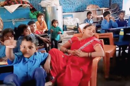 नालंदा के स्कूल में क्लास आवर में आराम फरमाती दिखीं शिक्षिका, वीडियो वायरल होने पर शिक्षा विभाग ने भेजा शो कॉज 2